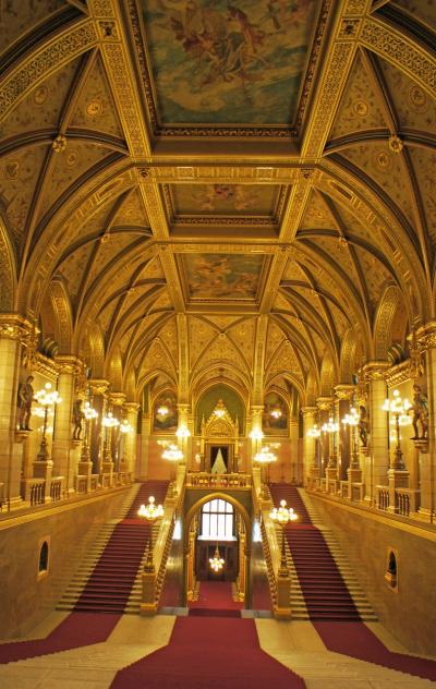 中欧3都市周遊の旅ブダペスト（4）国会議事堂の内装のすばらしさに驚嘆し、ハンガリーの歴史の深さと民族の力を知る。