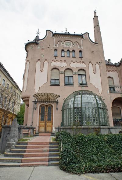 中欧3都市周遊の旅ブダペスト（12）レヒネル・エデンの設計したお菓子の家のようなシペキ邸（盲人協会）の美しさと完成度の高さに驚く。