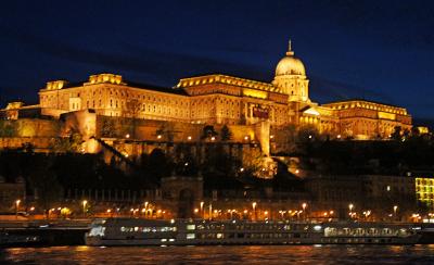 中央3都市周遊の旅ブダペスト（17）旅の締めくくりは少しおしゃれをして夜景の美しいドナウ川のディナークルーズを満喫する。