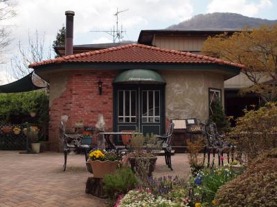 ゴールデンウィーク前半　箱根仙石原の湿生花園入口にあるグレインの美味しいランチ　２０１１年４月