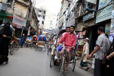 バングラデシュのシャカリ・バザールは貝の結婚ブレスレットで有名