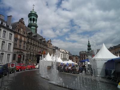 石畳の残る古都　モンス