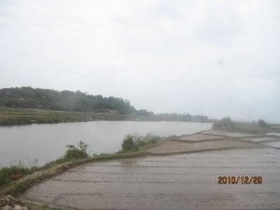 アジアハイウェイの源流を訪ねて（５３)ベトナム国鉄（ＶＲ）からの眺め。 