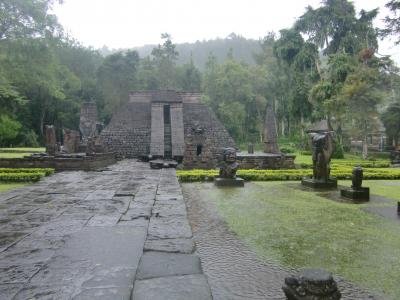 ジャワの歴史に会いに行く。インドネシア５（スクー寺院・チュト寺院）