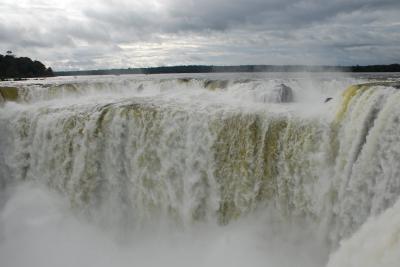 奇跡の大自然　イグアスの滝