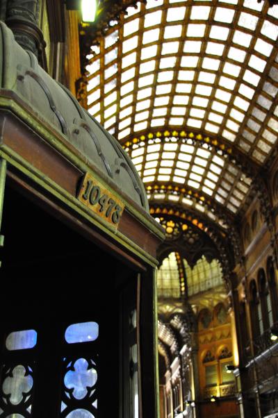 三拍子のリズムに乗って中欧への足跡　-世界一美しいアーケード編-