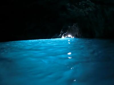 グループ旅行もまた楽し　【新・夢のイタリア８日間】⑩　６日目　カプリ島　「神秘のブルー　青の洞窟」