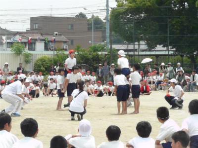梅雨のつかのまの晴れた日に運動会が有りました。