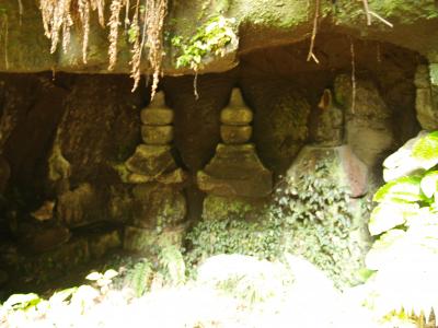 東泉水やぐら（鎌倉市浄明寺5）