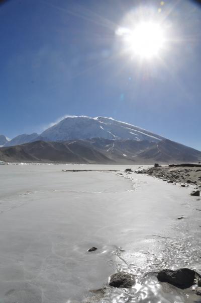 初ウイグル05★海抜3600mにあるカラクリ湖は凍ってた…