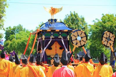 ぴーひゃらどんどんぴーひゃらら札幌祭りだ～みんな出ておいで