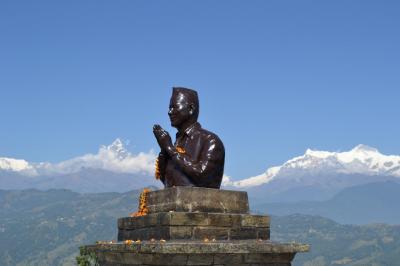 雑踏とヒマラヤの山々を見ながら昼寝をする(3)