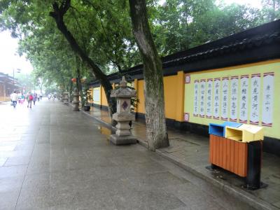 2011  上海・蘇州　激安旅行　　漢詩の石碑で知られてる寒山寺　と激安の代償？です