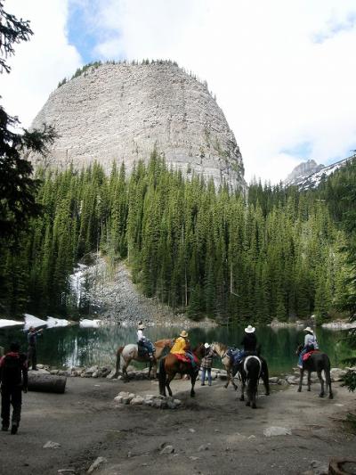 花と緑のカナディアンロッキーハイキングとナイアガラ・・・⑫レイク・アグネスとビック・ピーハイブのハイキング
