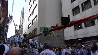 夏の京都　祇園祭の足音、二条城と山鉾建