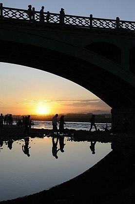 ★夏の北新疆（１０）伊寧（イーニン）にて　伊犁（イリ）河大橋の夕景