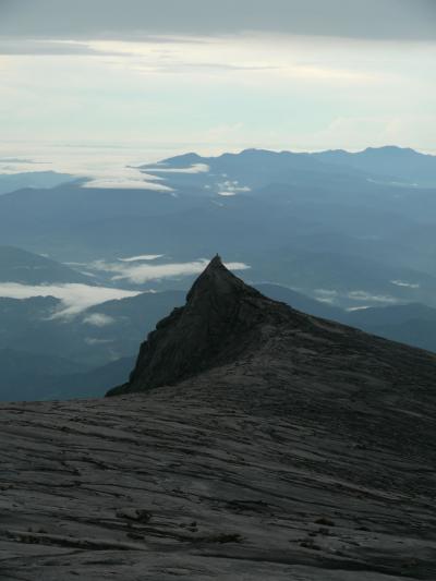 キナバル山登山　標高4,000ｍにチャレンジ