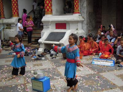 新市街～ワット・プラ・タート・ドイ・ステープ～サンカムペーン　＊チェンマイ3日間の旅 (1) /3