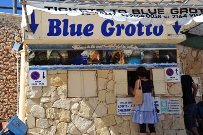 青い海と歴史の街マルタ島を訪ねてNO2ブルーグロット青の洞門