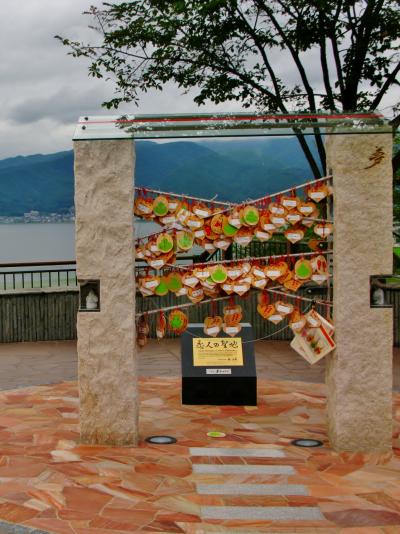 諏訪湖ＳＡ　恋人の聖地も/諏訪湖を眺めて　☆臨時に休憩し茅野駅へ