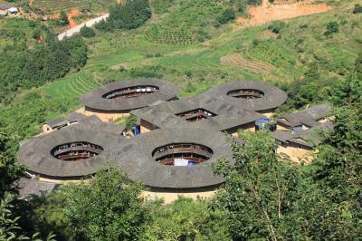 中国土楼　客家 版築建築 福建土楼 福建土楼 - 中華人民共和国 世界遺産の旅【HIS】