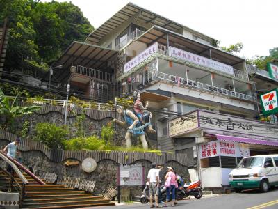 ２）毎年恒例になった海外