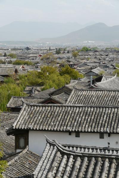 麗江古城　どこまでも続く屋根瓦の景色