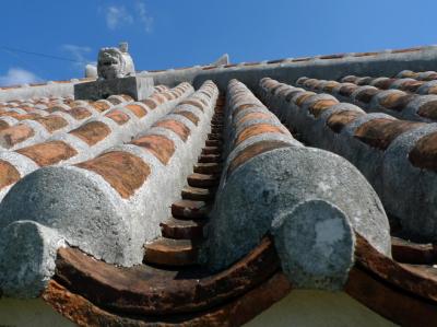 沖縄本島こころの旅　8/18　「島まるみの瓦屋」、「座喜味城跡」、「真栄田岬」