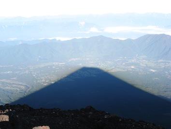 富士登山 行きは良い良い帰りは強い“Mt.Fuji. It's easy to be going, Return is strong.”