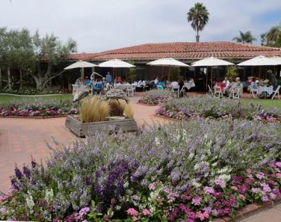 サンフランシスコからの西海岸ドライブと温泉の旅（２０１１年８月）。。。その１８「Corona Del MarのSherman Library & Gardensで友人とランチ」