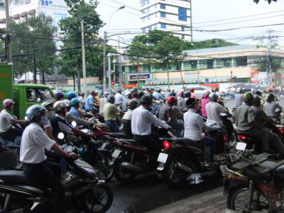 2. 雨季でも楽しい！中秋節のベトナム　～ホーチミンでバイクタクシーに乗ってみた～