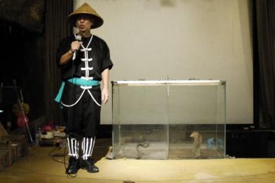 ３６．２０１１年夏休み８泊９日の国内旅行　琉球村　沖縄ハブとマングースのショー