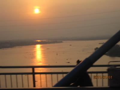 アジアハイウェイの源流を訪ねて（１００)メコンに沈む夕日。 