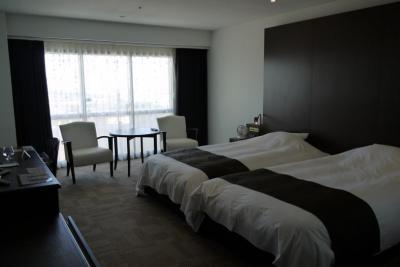 ３７．２０１１年夏休み８泊９日の国内旅行　残波岬ロイヤルホテル 新しく改装されたリラックスルーム 禁煙 ツインルーム２部屋