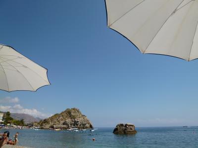 １６日間の美食とビーチバカンスのシチリア！Ｖｏｌ８（第２日目午前）　☆タオルミーナの美しいマッツァーロビーチ(Mazzaro)で優雅に過ごす♪