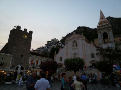 １６日間の美食とビーチバカンスのシチリア！Ｖｏｌ１１（第２日目夕方）　☆タオルミーナ：美しい黄昏の中を歩く♪