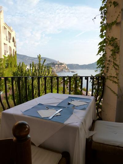 １６日間の美食とビーチバカンスのシチリア！Ｖｏｌ２７（第５日目朝）　☆エオリエ諸島：リパリ島(Lipari)とヴルカーノ島(Vulcano)　リパリ「Hotel Carasco」で素敵な朝を迎えて温泉の島ヴルカーノへ♪