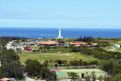 ４２．２０１１年夏休み８泊９日の国内旅行　残波岬ロイヤルホテル　残波岬灯台側のリラックスルーム 禁煙 ツインルーム　残波ビーチハウスの昼食