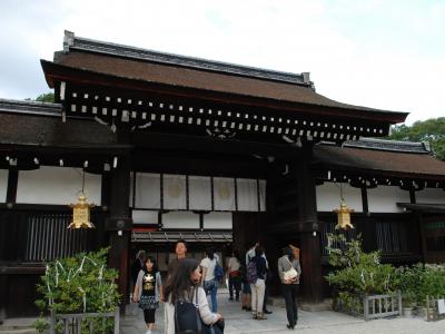 京都　下鴨神社の本殿を間近から