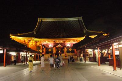夜の浅草寺