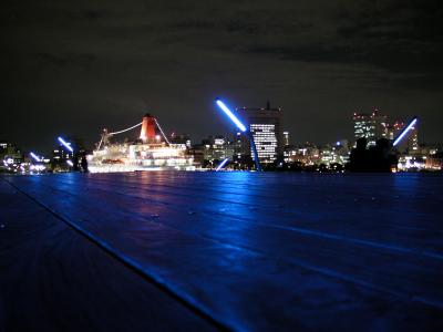 夜のお散歩　横浜大桟橋