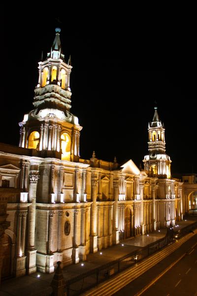 ペルー紀行（９）　闇に浮かぶカテドラルとクイ料理の思い出～ペルー第二の都市アレキパ