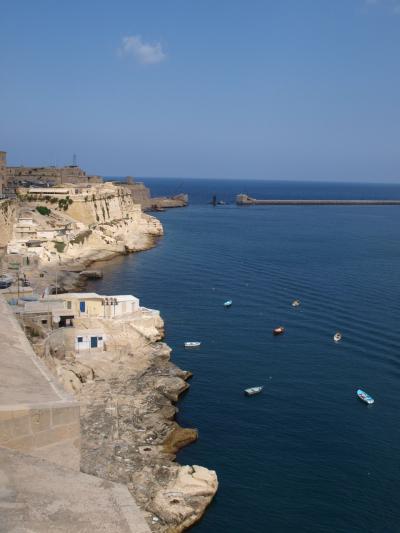 マルタ　～バレッタ・青い海にとっても映えるバレッタの建物・マルタの海は最高