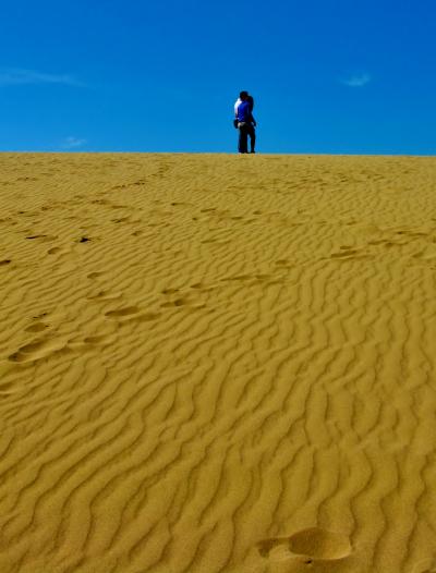 山陰-11　鳥取砂丘：馬の背に登ってみる日本海　☆残暑の砂に囲まれて