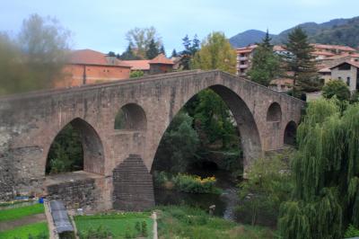 St. Joan de les Abadessesの石の橋 