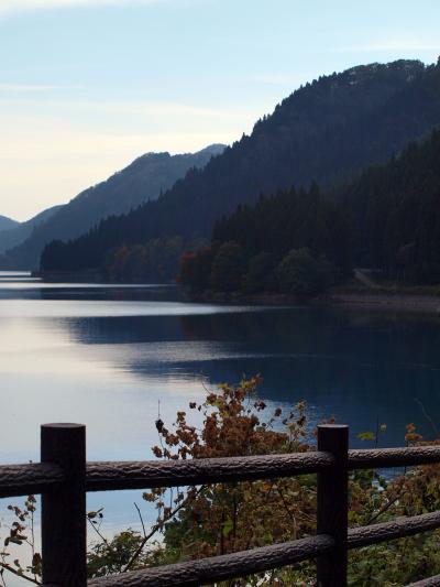 東北旅行記　2011秋　(17) 田沢湖湖畔の宿で、風景に没頭