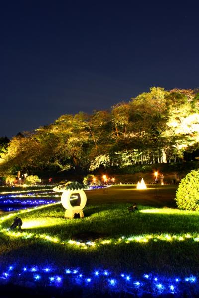 原チャでゴー第９４−一大事だ！御隠居！路銀が底を尽きやしたぜ・・ははは，八兵衛や慌てるではない，秋季夜間ライトアップ「おかやま後楽園秋の誘い庭園」に出かけ月を眺めながら団子でも喰った気分に浸ろうではないか？！エエエー？！気分だけですかい？！