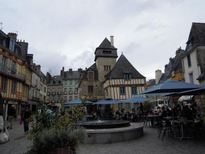 ブルターニュの旅　　カンペールの街角 *ブルターニュは曇り時々晴れ*