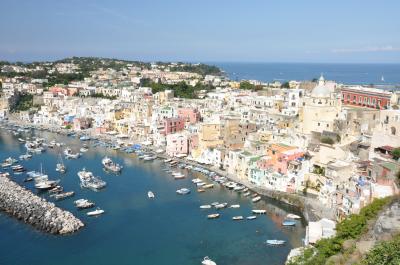 ナポリとプロチーダ