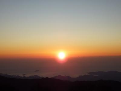 秋の大台ケ原で日の出を見る　＜奈良県吉野郡＞